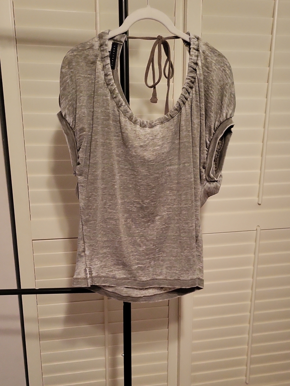 Express Heather Gray/Green Scoop Neck Short Sleeve Top 18" X 18"
